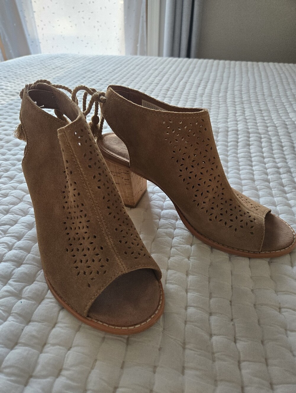 Toms Tan Suede Laser-Cut Peep-Toe Lace-Up Block Heels Size 8.5